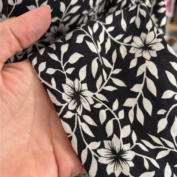 SOLD Diane Von Furstenberg Black and White Leaf Print Dress 100% Silk - Picture 7 of 7